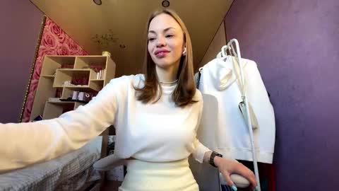 Snapshot of berry_buns chatting on September 29, 5:23 am Sofia online show from September 29, 5:23 am