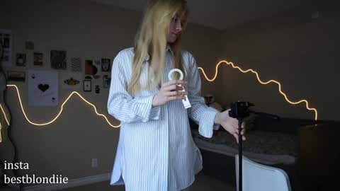 Snapshot of bestblondiiecb chatting on March 7, 5:38 pm Chloe Next stream on Friday online show from March 7, 5:38 pm