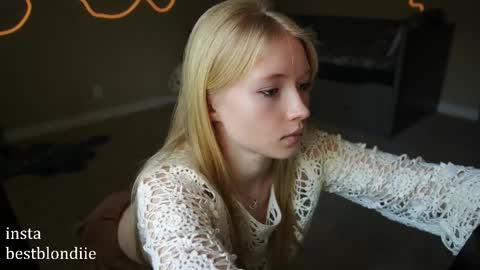 Snapshot of bestblondiiecb chatting on February 21, 6:15 pm Chloe Next stream on Friday online show from February 21, 6:15 pm