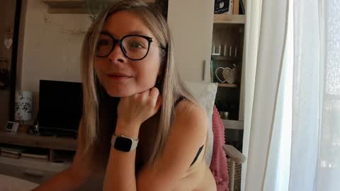 Vicky   online show from December 13, 8:32 am