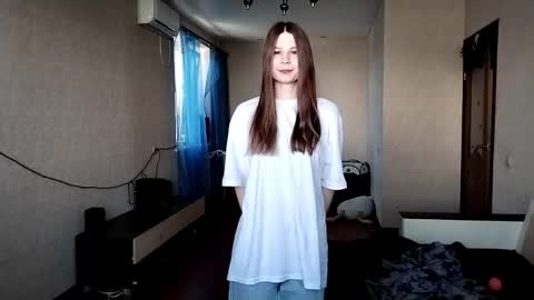 Leila online show from June 4, 11:15 am