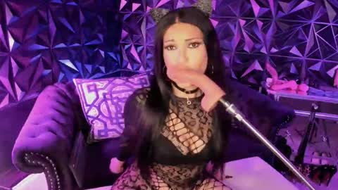 Snapshot of bettybishop chatting on October 30, 11:06 pm NatashaxoBangs online show from October 30, 11:06 pm