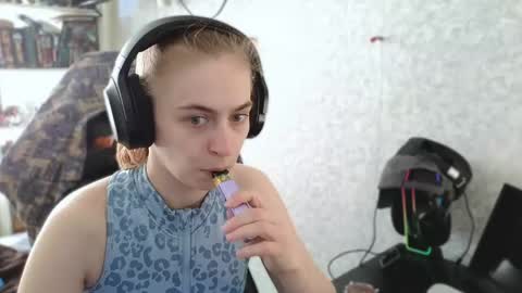 beverly_yay online show from June 2, 6:47 am