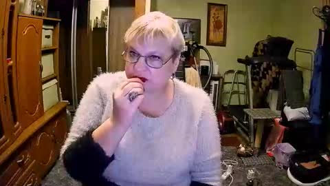 BeverlyQCynia online show from October 26, 2:34 pm