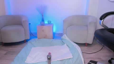 beverlyy johnson online show from February 4, 7:00 am