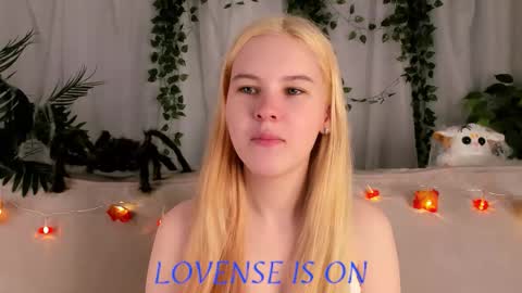 Eliz online show from October 20, 1:08 am