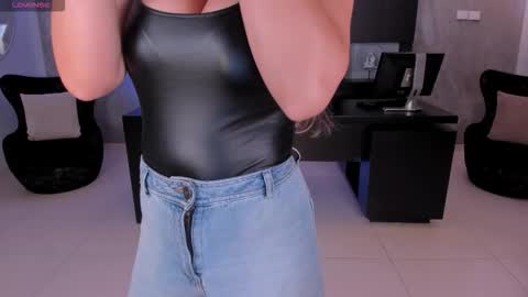 Bianca Pierce online show from December 19, 1:25 pm