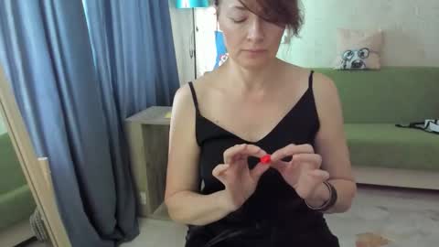 mom online show from May 13, 3:45 am