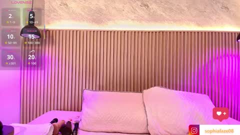 Snapshot of big_tits_in_your_face chatting on September 23, 8:18 pm Tell me Sophia  online show from September 23, 8:18 pm