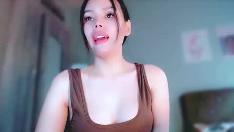 Mia online show from May 22, 8:45 am