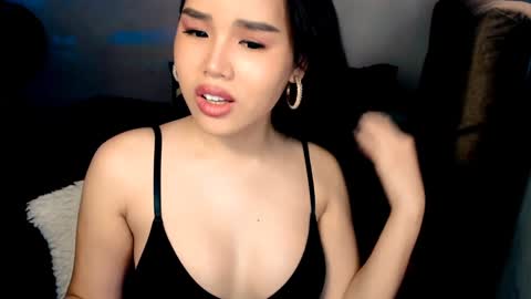 Mia online show from December 17, 6:24 am