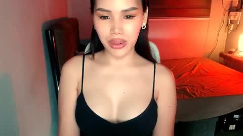 Mia online show from June 7, 5:09 pm