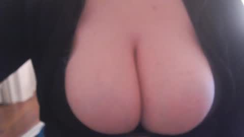 Snapshot of bigbittiesandfun chatting on January 21, 8:43 pm bigbittiesandfun online show from January 21, 8:43 pm