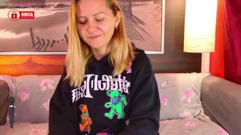 Snapshot of bigboobsarri chatting on October 7, 8:19 am BigBoobsArri online show from October 7, 8:19 am