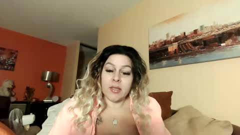 Snapshot of bigbreastsabrina chatting on February 23, 12:15 am BIG BREAST SABRINA online show from February 23, 12:15 am