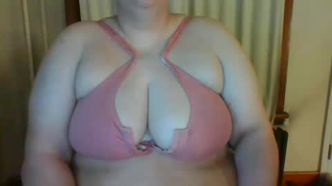 Snapshot of bigwheeliestyle chatting on October 12, 10:56 pm Lady of the WHEEL online show from October 12, 10:56 pm