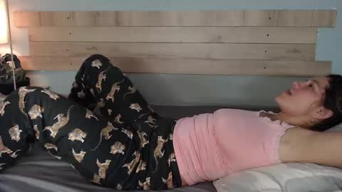 Snapshot of biki_sensual chatting on October 17, 3:54 am hi soy natural girl biki online show from October 17, 3:54 am