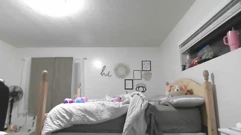 ElleBlaze online show from March 24, 6:19 am