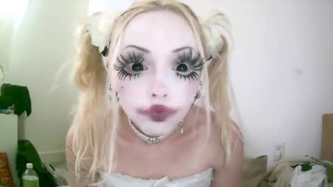 vampire fang  online show from June 21, 10:58 pm