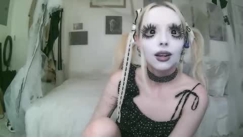 vampire fang  online show from February 26, 7:24 pm