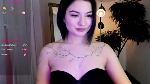 Snapshot of black_pant3r chatting on March 2, 2:51 am Mon Mon online show from March 2, 2:51 am