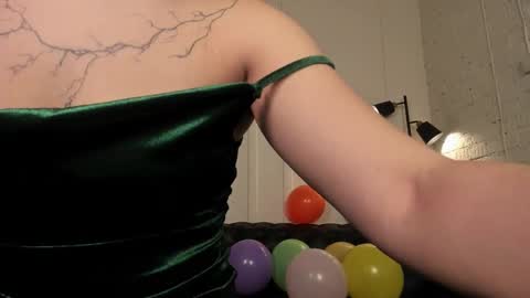 Snapshot of black_pant3r chatting on October 15, 3:20 am Mon Mon online show from October 15, 3:20 am