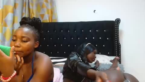 Snapshot of blackafrican_queen chatting on October 15, 9:17 pm Queen online show from October 15, 9:17 pm