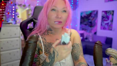Snapshot of blackedbarbie chatting on December 12, 6:53 pm Alice online show from December 12, 6:53 pm