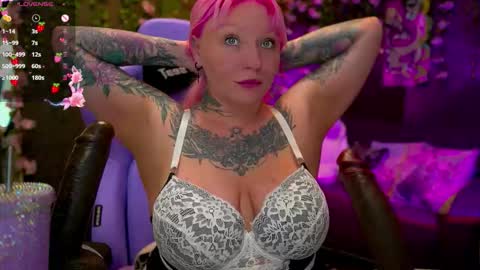 Snapshot of blackedbarbie chatting on September 21, 7:12 pm Alice online show from September 21, 7:12 pm