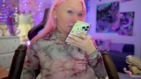 Snapshot of blackedbarbie chatting on February 13, 7:31 pm Alice online show from February 13, 7:31 pm