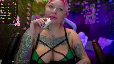 Snapshot of blackedbarbie chatting on October 2, 6:57 pm Alice online show from October 2, 6:57 pm