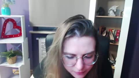 Snapshot of blackrosezoey chatting on February 20, 5:44 am Z O E Y online show from February 20, 5:44 am