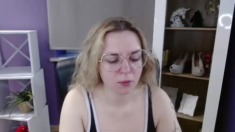 Z O E Y online show from April 20, 4:26 am