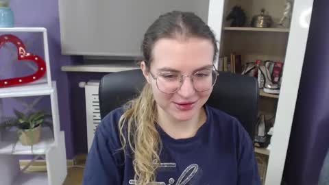 Snapshot of blackrosezoey chatting on December 20, 5:57 am Z O E Y online show from December 20, 5:57 am