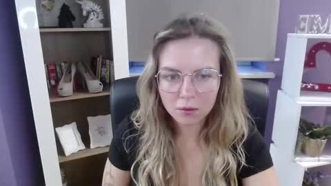 Snapshot of blackrosezoey chatting on September 24, 5:06 am Z O E Y online show from September 24, 5:06 am