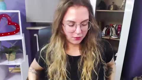 Snapshot of blackrosezoey chatting on December 27, 5:31 am Z O E Y online show from December 27, 5:31 am