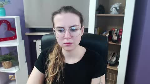 Snapshot of blackrosezoey chatting on February 26, 5:35 am Z O E Y online show from February 26, 5:35 am