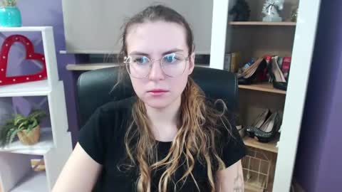 Snapshot of blackrosezoey chatting on February 24, 5:30 am Z O E Y online show from February 24, 5:30 am