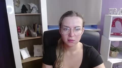 Snapshot of blackrosezoey chatting on September 15, 4:32 am Z O E Y online show from September 15, 4:32 am