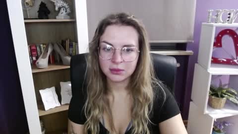 Snapshot of blackrosezoey chatting on October 13, 4:37 am Z O E Y online show from October 13, 4:37 am