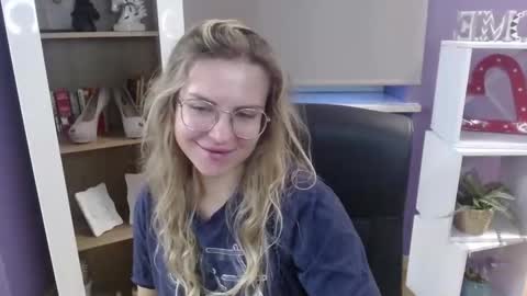 Snapshot of blackrosezoey chatting on September 16, 4:42 am Z O E Y online show from September 16, 4:42 am