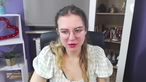 Snapshot of blackrosezoey chatting on December 16, 5:38 am Z O E Y online show from December 16, 5:38 am