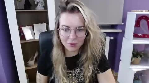 Snapshot of blackrosezoey chatting on October 6, 4:29 am Z O E Y online show from October 6, 4:29 am