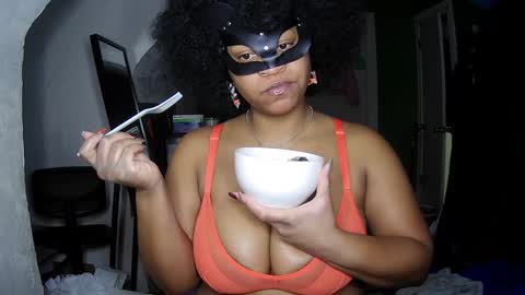 Snapshot of blacksirenqueen chatting on December 7, 12:08 am Queen Siren online show from December 7, 12:08 am