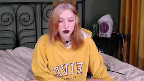 Snapshot of blacky_tea chatting on December 12, 1:39 pm blacky_tea online show from December 12, 1:39 pm