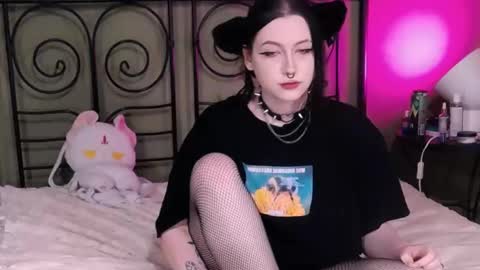 Snapshot of blacky_tea chatting on October 6, 6:23 pm blacky_tea online show from October 6, 6:23 pm