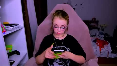 Nicole online show from December 22, 4:48 am