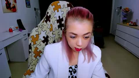Snapshot of blinkofeyess chatting on February 7, 6:35 am Nicole online show from February 7, 6:35 am