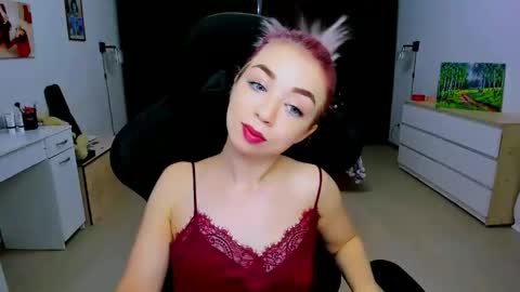 Snapshot of blinkofeyess chatting on December 20, 3:47 am Nicole online show from December 20, 3:47 am