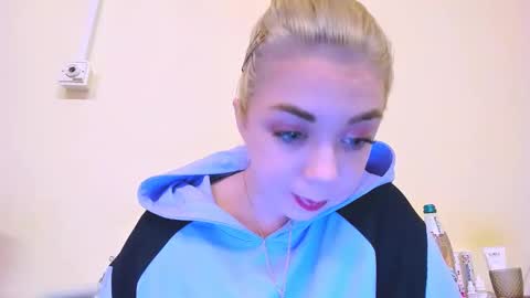 Snapshot of blinkofeyess chatting on February 25, 2:48 pm Nicole online show from February 25, 2:48 pm